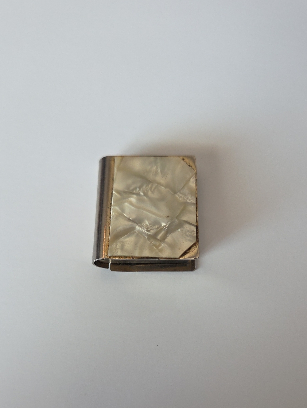 Mother Of Pearl Keychsin Locket For Perfume MCM